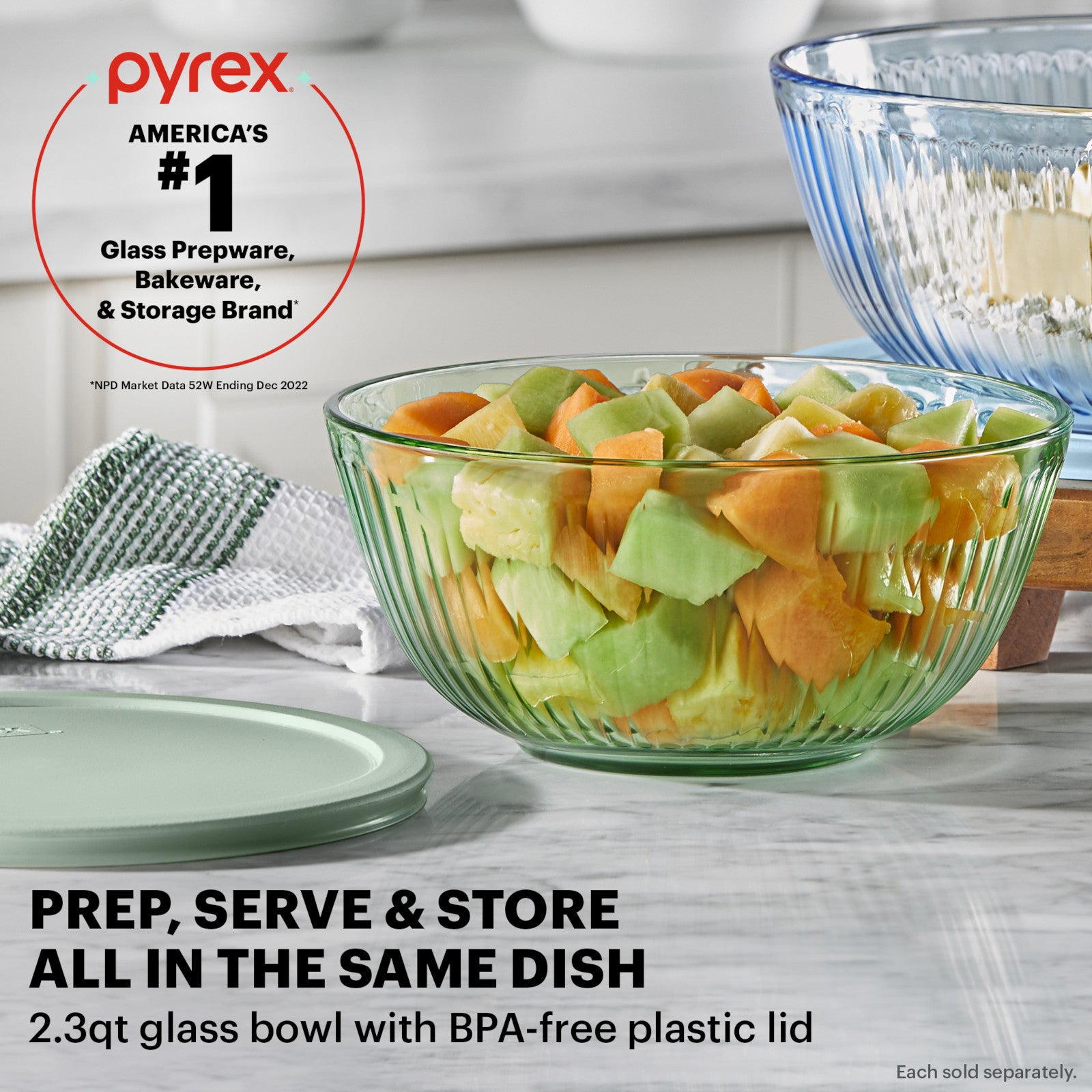Pyrex? Colors Sculpted Tinted 2.3-quart Mixing Bowl with Lid. Green - Image 2